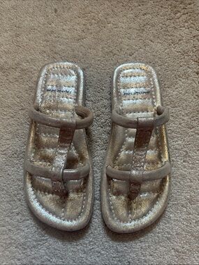 Free People Metallic Silver Quilted Toe-Loop Sandals